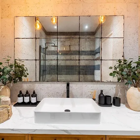 Limnaria Gardens Classic Apartment